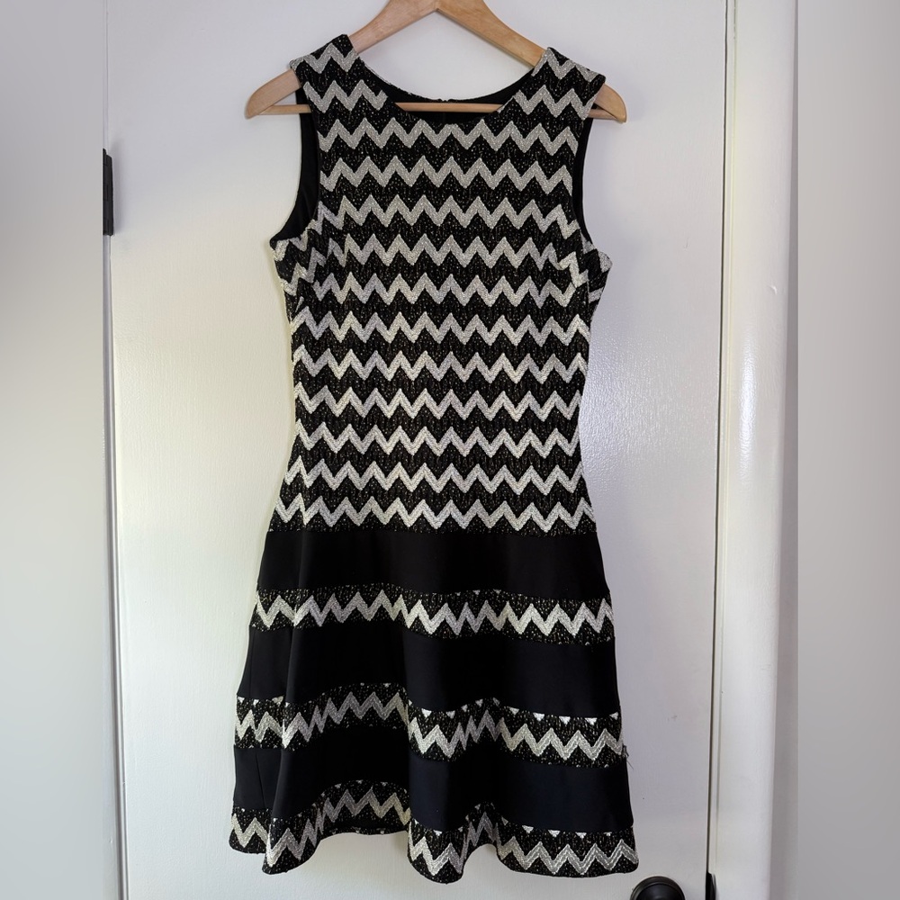 Betsy & Adam Metallic Fit & Flare Dress Chevron Print Stripe Black Silver Gold 8 - Picture 4 of 11